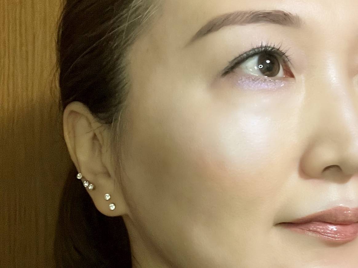 WHOMEE フーミー ポッピンチーク スウィートマリン 筆者横顔 塗布後