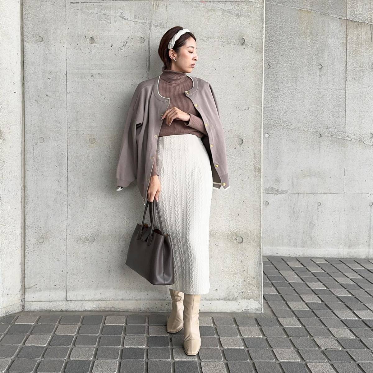 トップスをワントーンでまとめる!