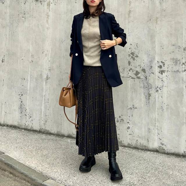 ジャケットを羽織ってIラインシルエットを強調!