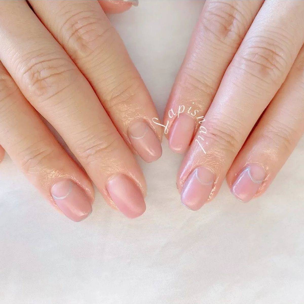 ベビーピンクのマットネイル