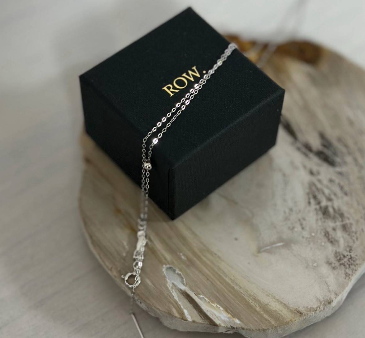 row.のシルバーネックレス