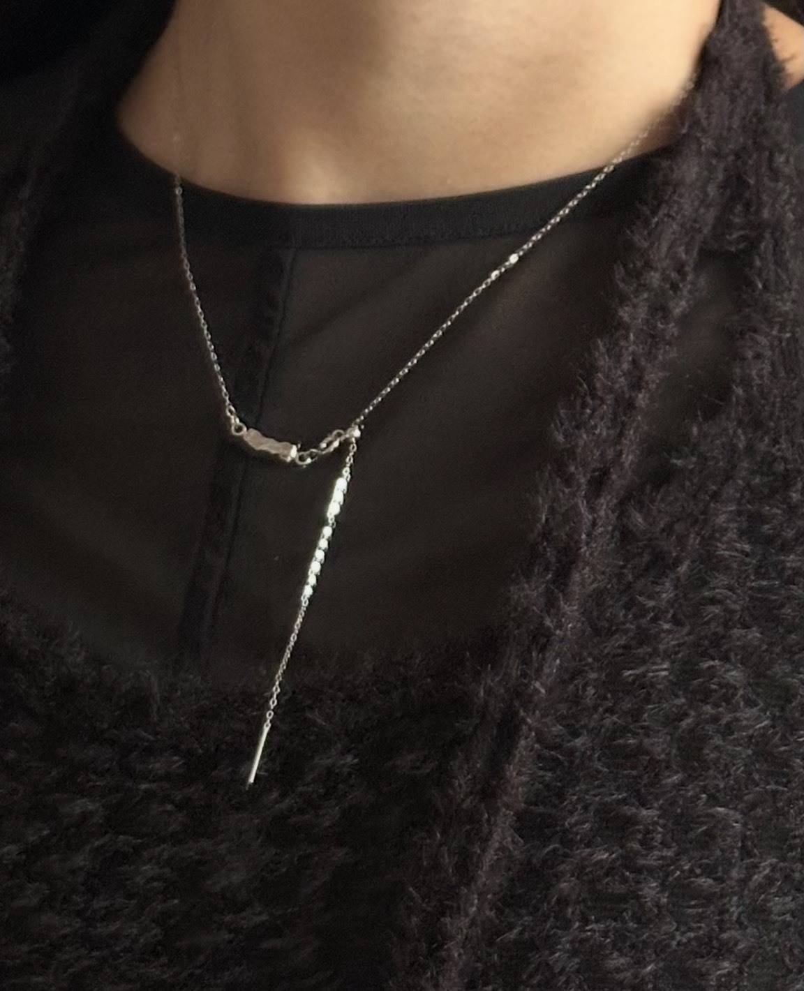 row.のシルバーネックレス着画