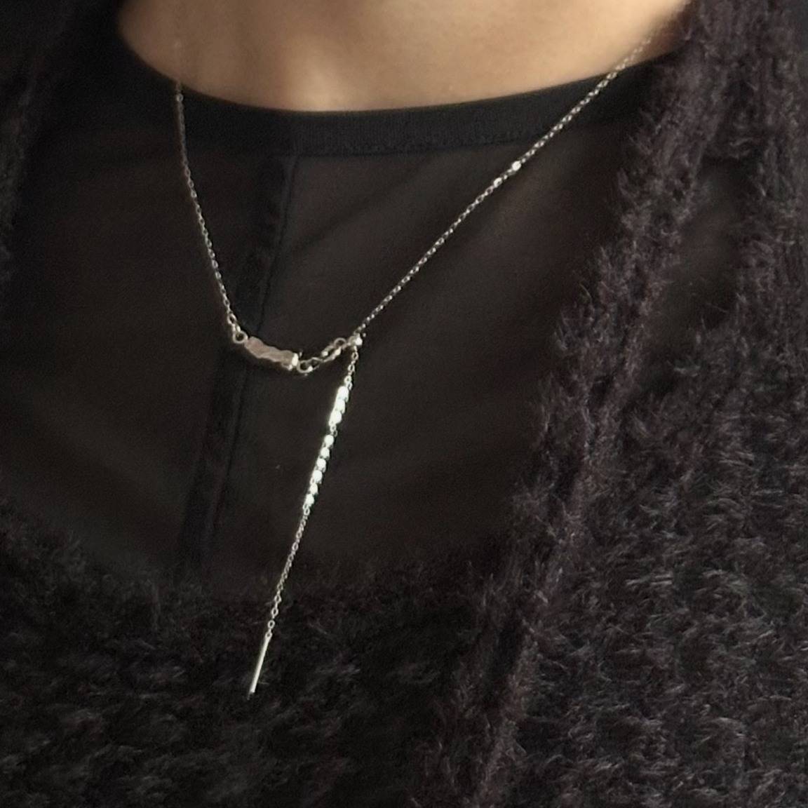 row.のシルバーネックレス着画