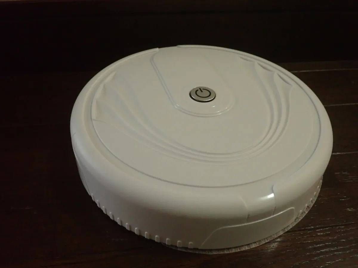 DAISO(ダイソー)：ロボット掃除機(電池タイプ)