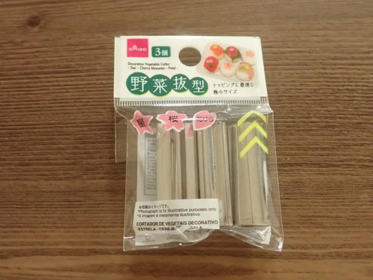 DAISO(ダイソー)：野菜抜型(極小)3個 星・桜・花びら