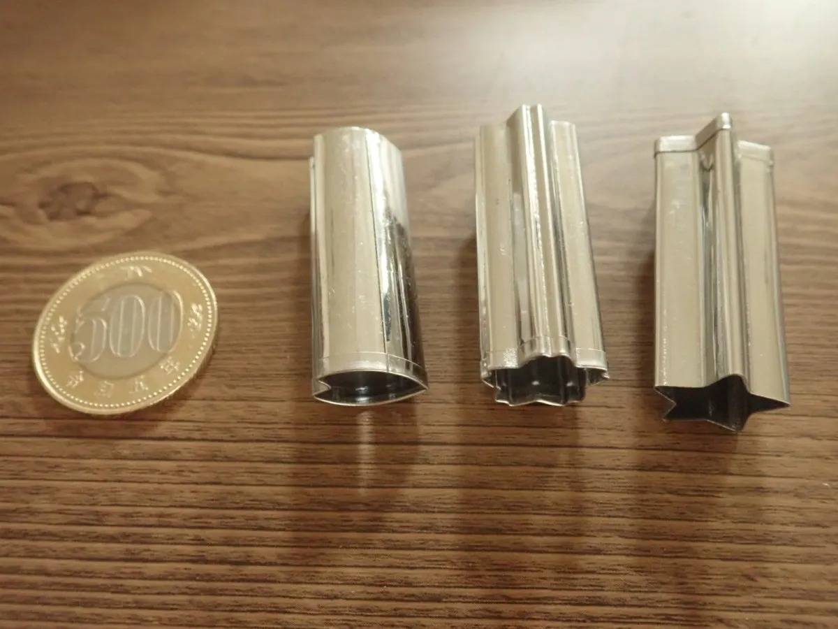 DAISO(ダイソー)：野菜抜型(極小)3個 星・桜・花びら