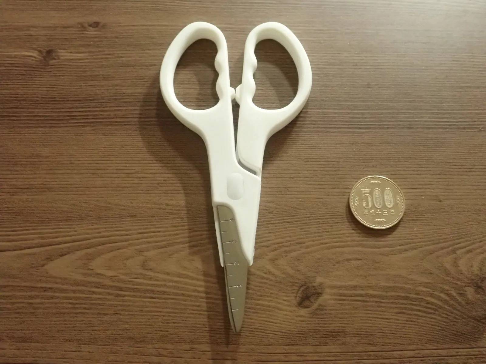 DAISO(ダイソー)：ミニキッチンハサミ(wavy)