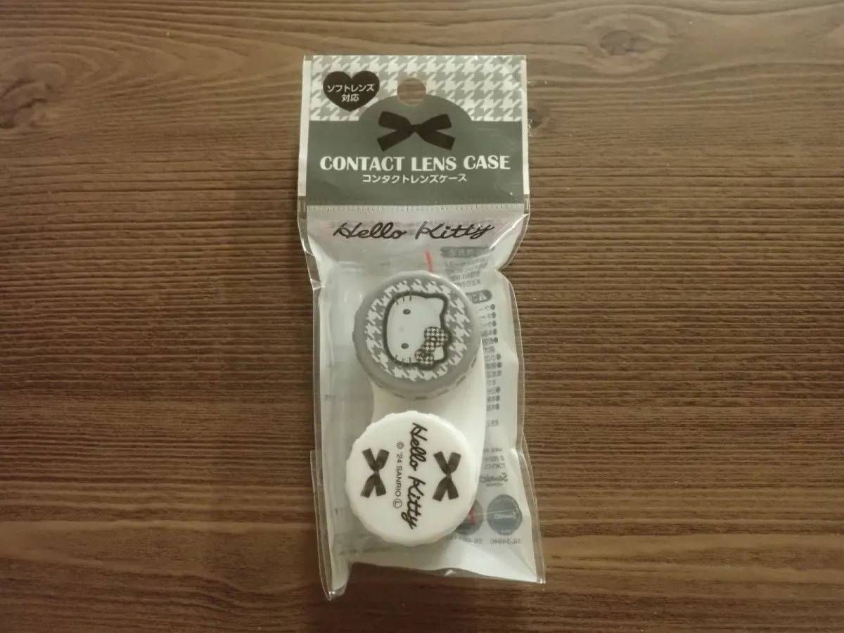 DAISO(ダイソー)：コンタクトレンズケース キティ モノトーン