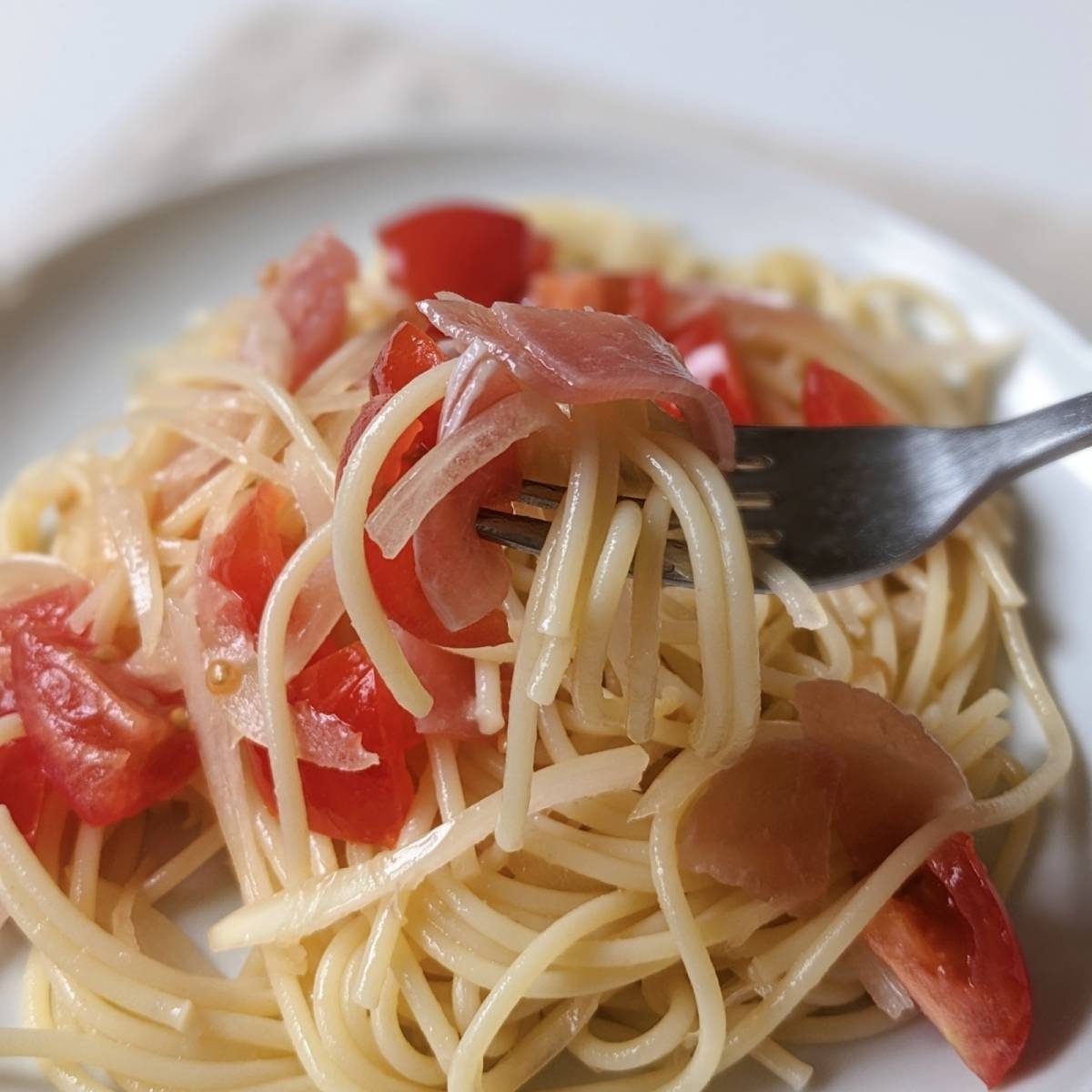 マ・マー公式の「生ハムとトマトの冷製スパゲティ」のレシピ