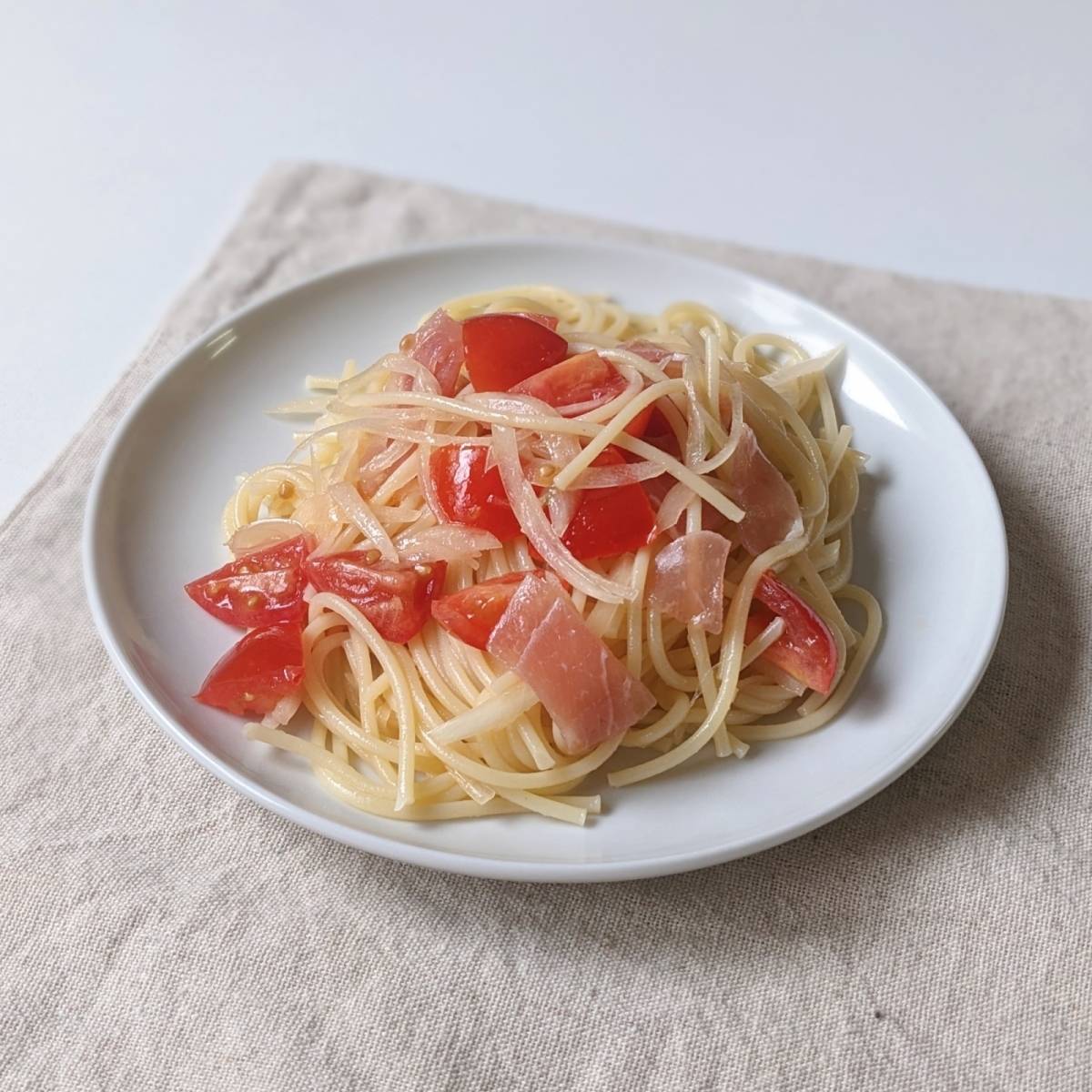 マ・マー公式の「生ハムとトマトの冷製スパゲティ」のレシピ