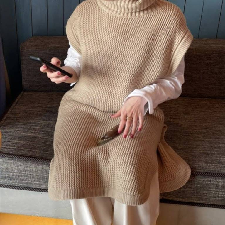 ラウンドヘムニットベストコーデ