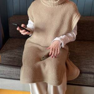 着るだけでこなれムードが完成♪今季のワードローブにプラスしたい「ラウンドヘムニットベスト」