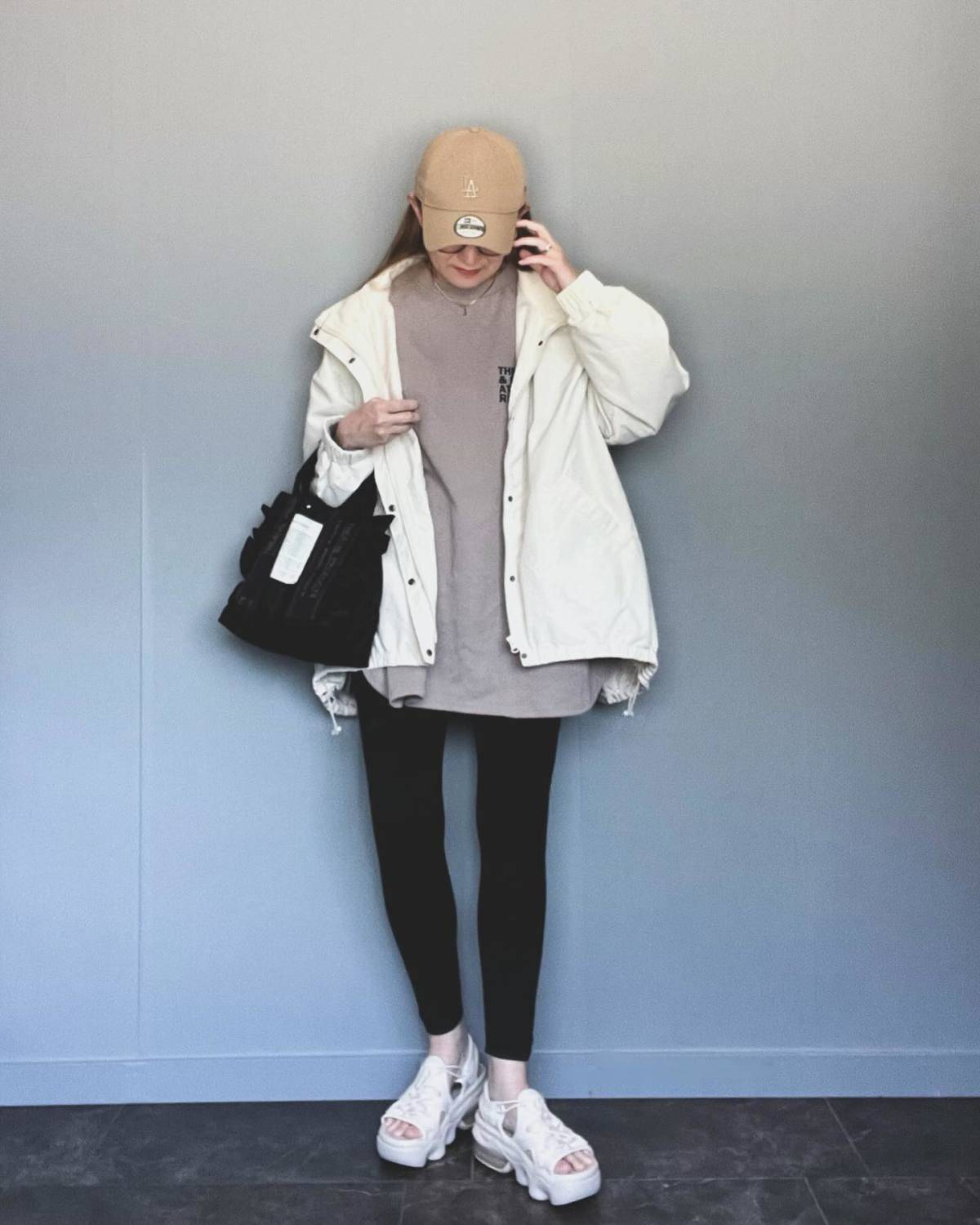 オーバーサイズのスウェット×レギンス