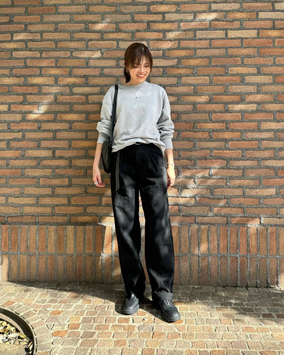 グレースウェット×黒パンツ