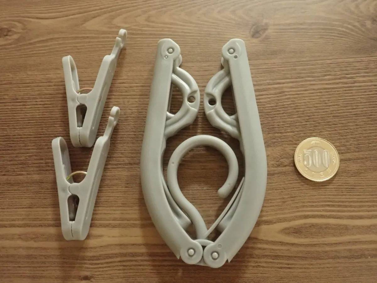 DAISO(ダイソー)：折りたたみハンガー(ピンチ付)