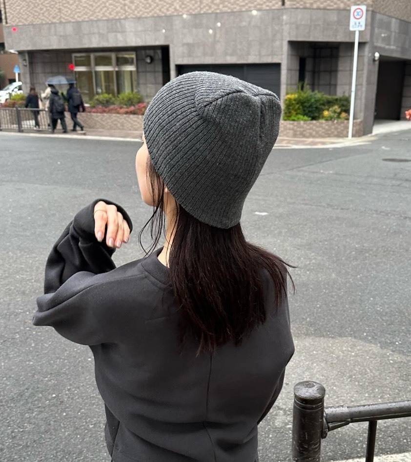 グレーのビーニー