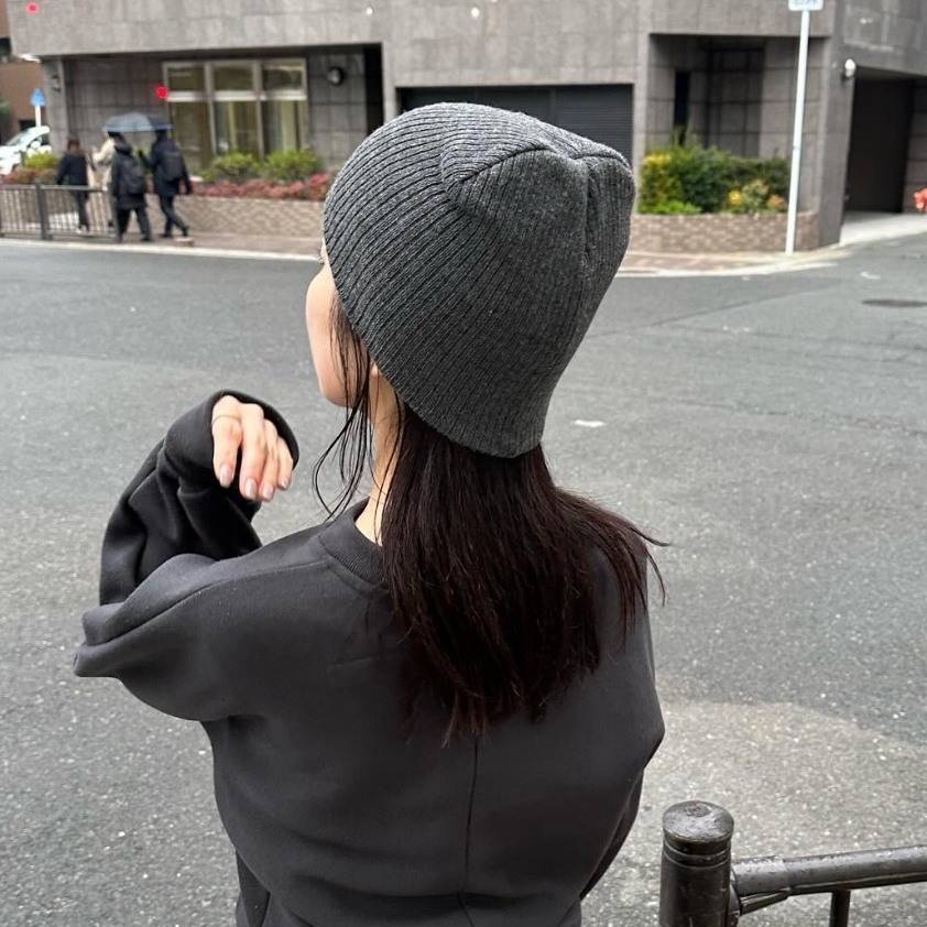 グレーのビーニー