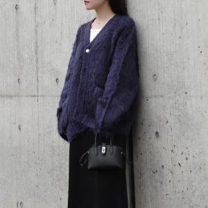 触れたくなるリッチな毛並みが心地いい♡冬支度はこの一枚から「CONSISTER」のふんわりカーデ