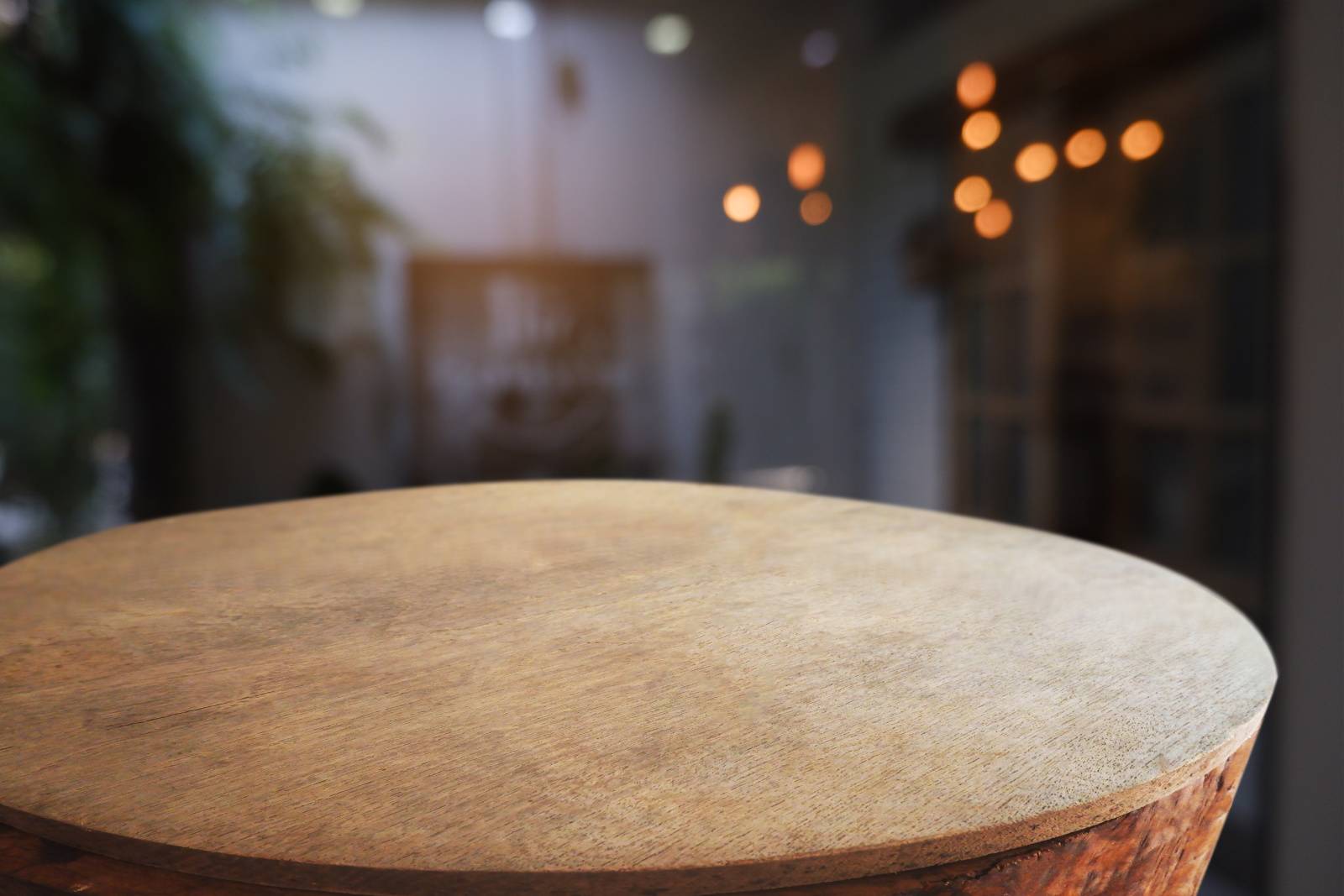 リビング　人気運　上がる　木のテーブル