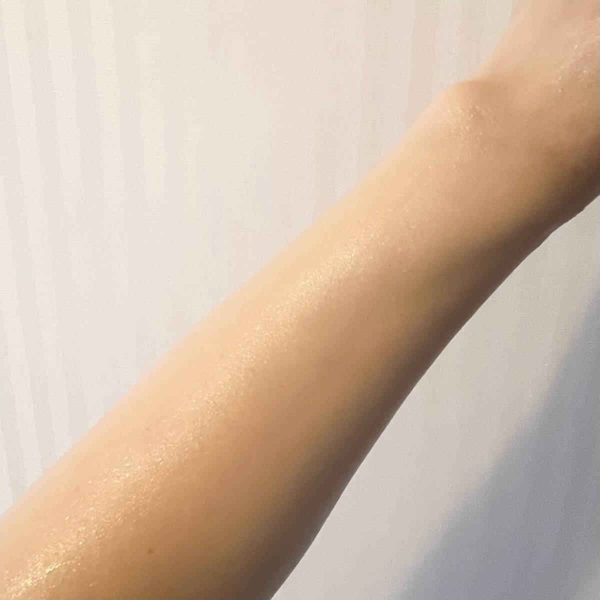 無印良品の「敏感肌用ボディミルク」を塗布した腕