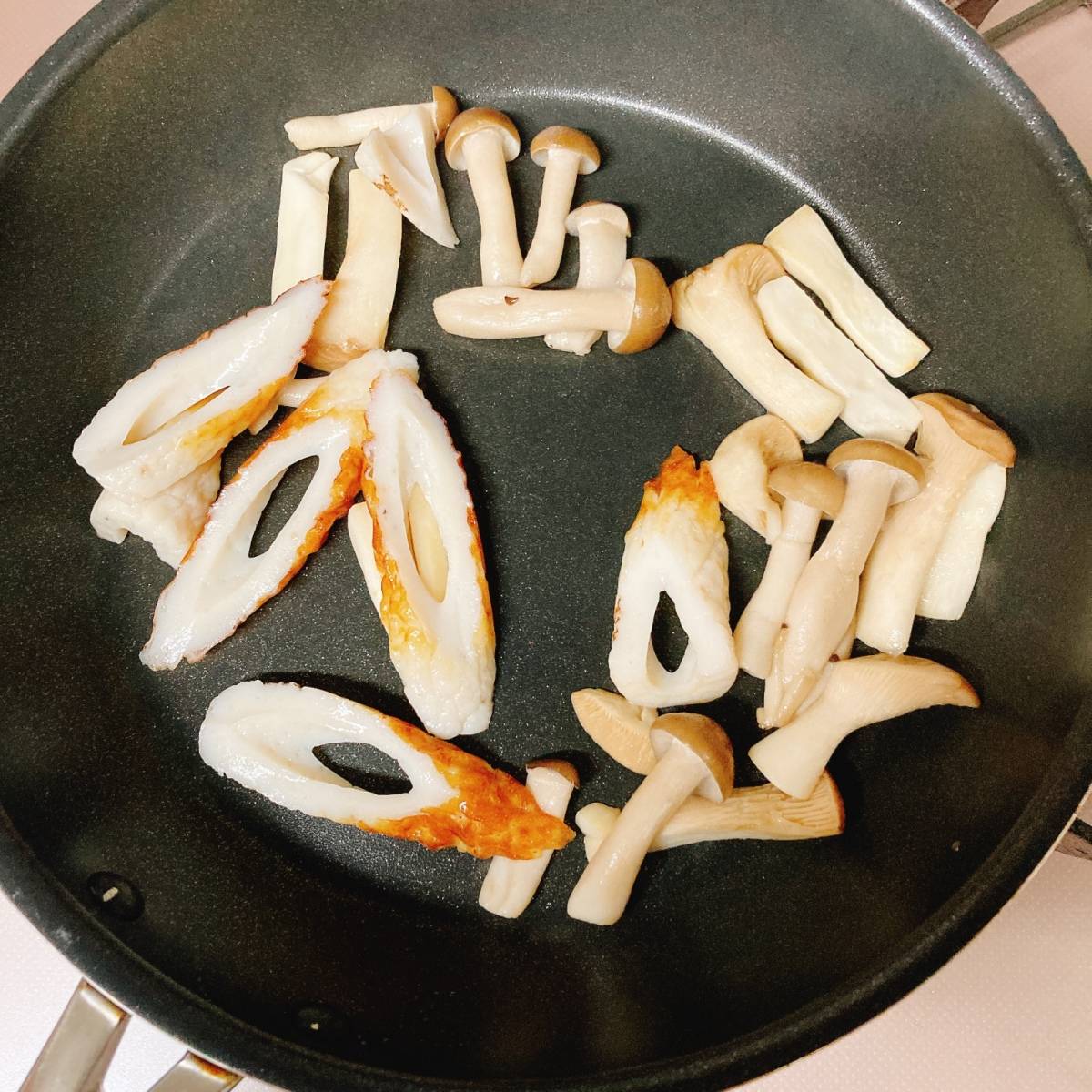 紀文公式の「ちくわときのこのさっぱり梅炒めのレシピ」のレシピ