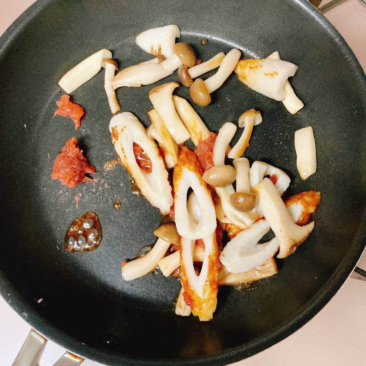 紀文公式の「ちくわときのこのさっぱり梅炒めのレシピ」のレシピ