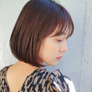  レディライクな内巻きボブ 