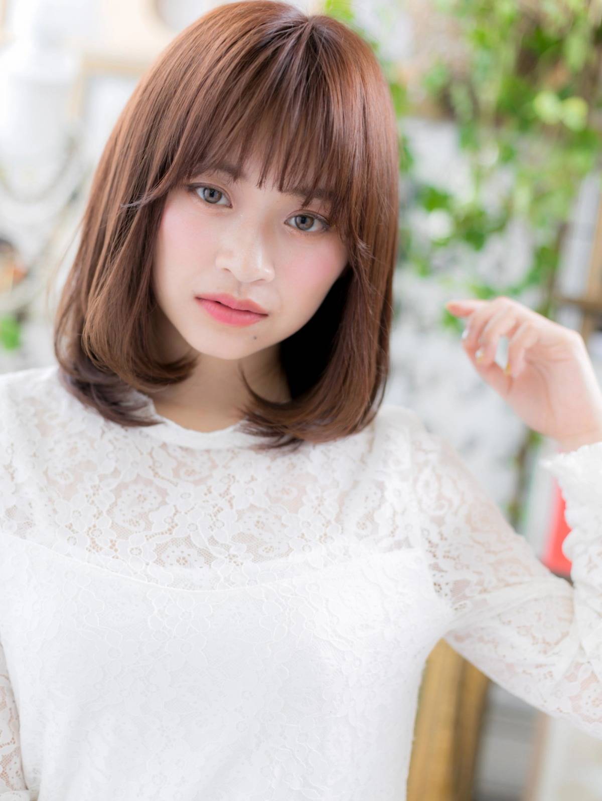 上品なブラウンカラーのボブ