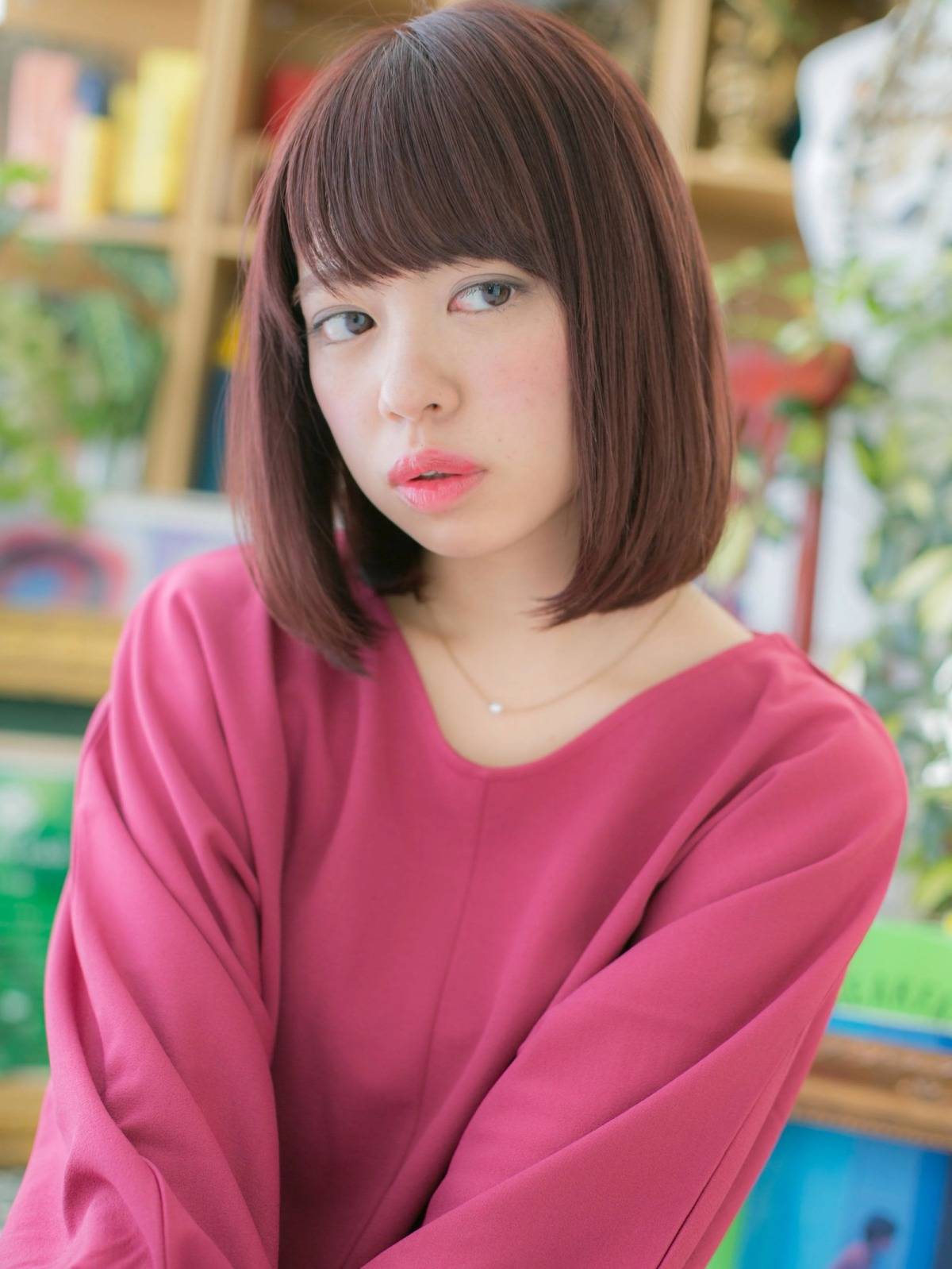 ピンクブラウンの上品ボブ