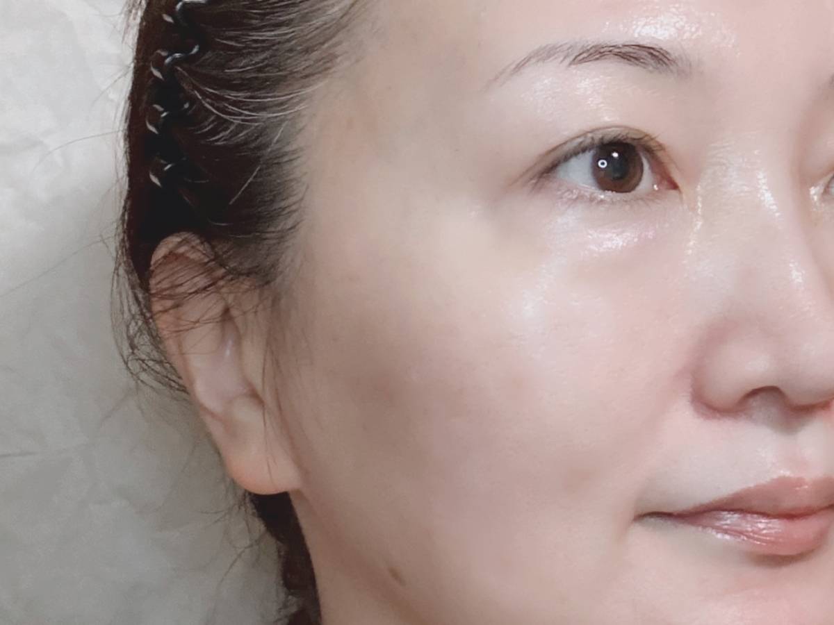 KATE ケイト ポアレスキーパー FORオイリー 化粧下地 塗布前 すっぴん 筆者顔