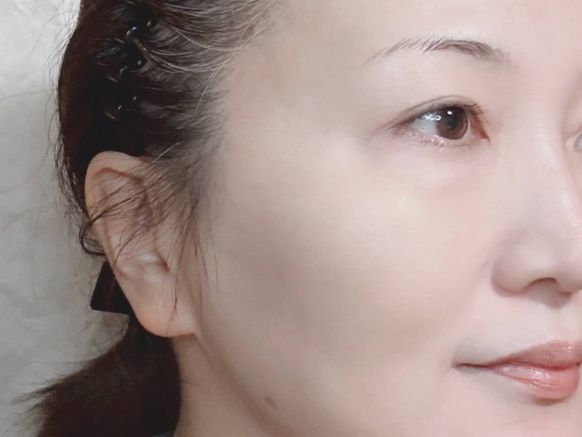 KATE ケイト ポアレスキーパー FORオイリー 化粧下地 塗布後 筆者顔