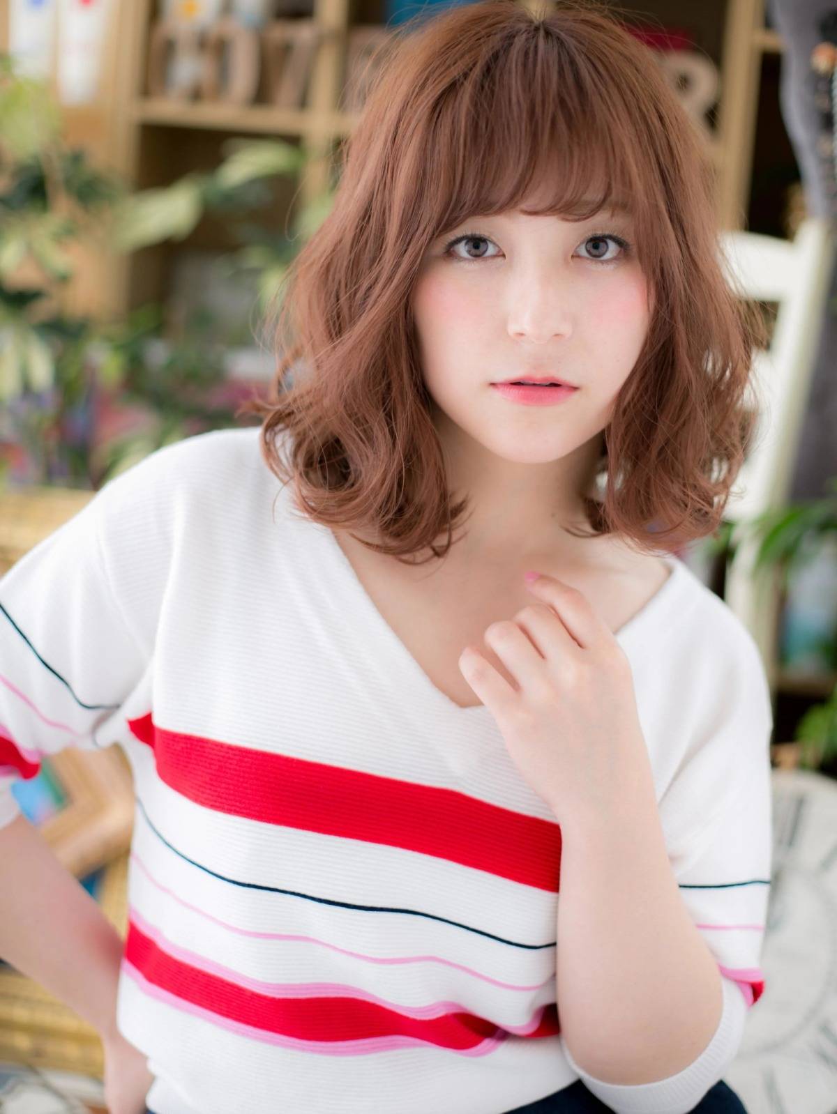 ニュアンスカラーのふんわりボブ