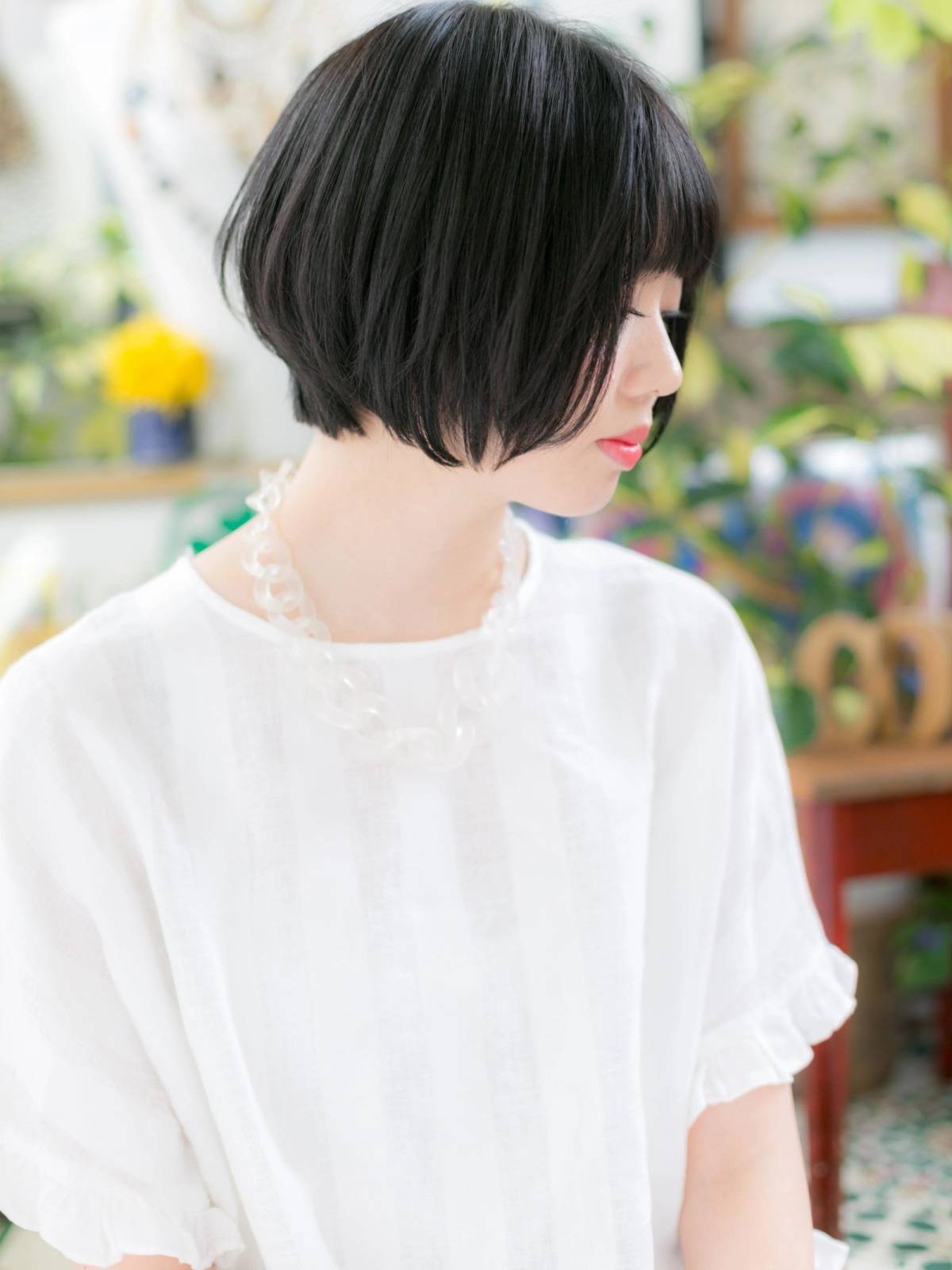 ボリュームレスな黒髪ボブ