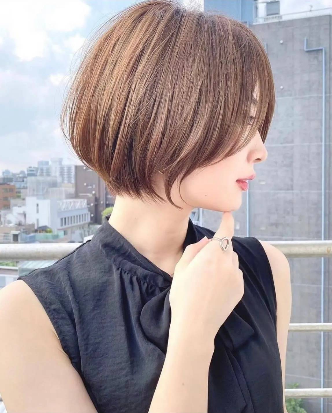 サイド長めの美人ショート