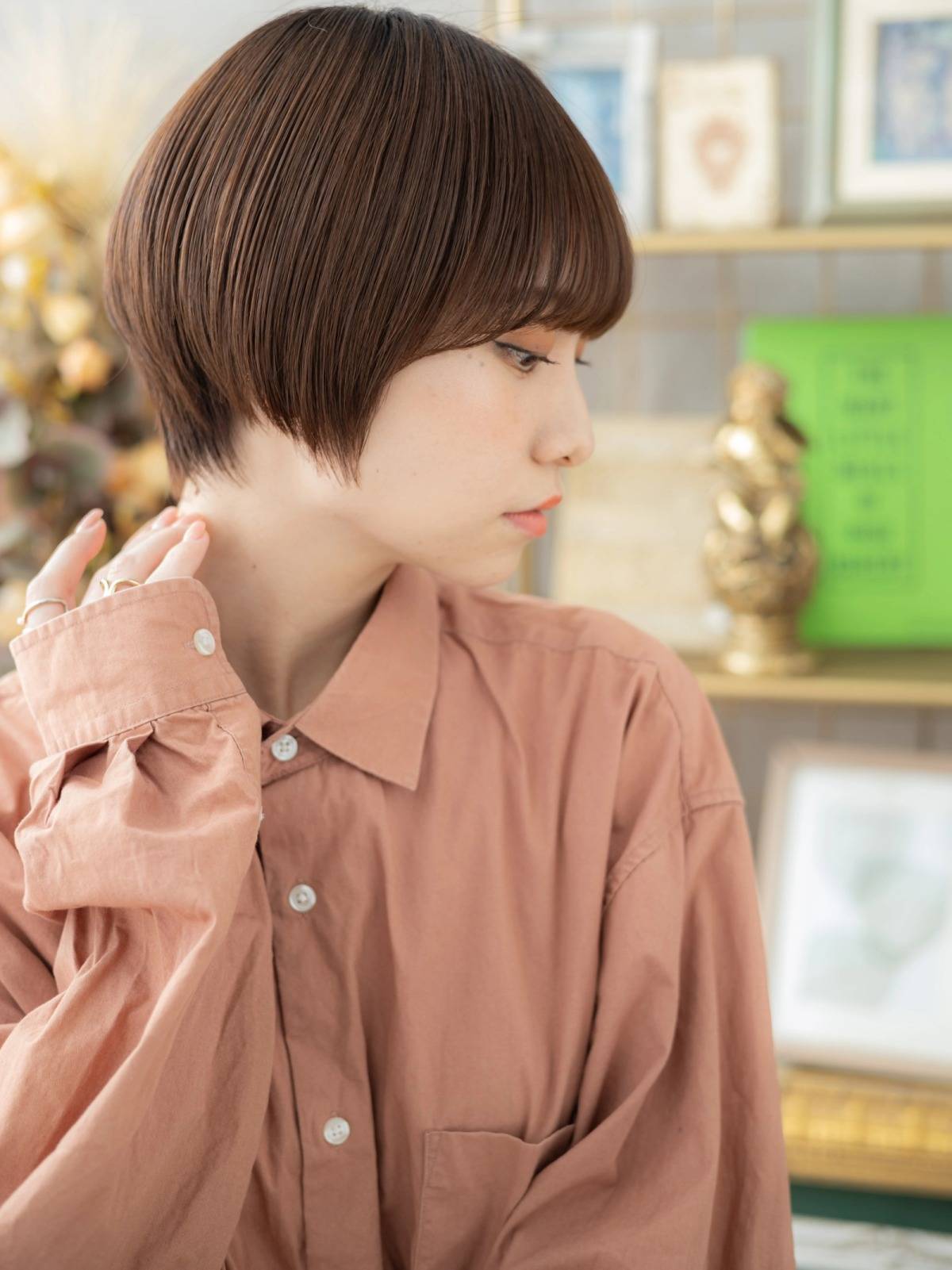 ぺたんこ見えするショート