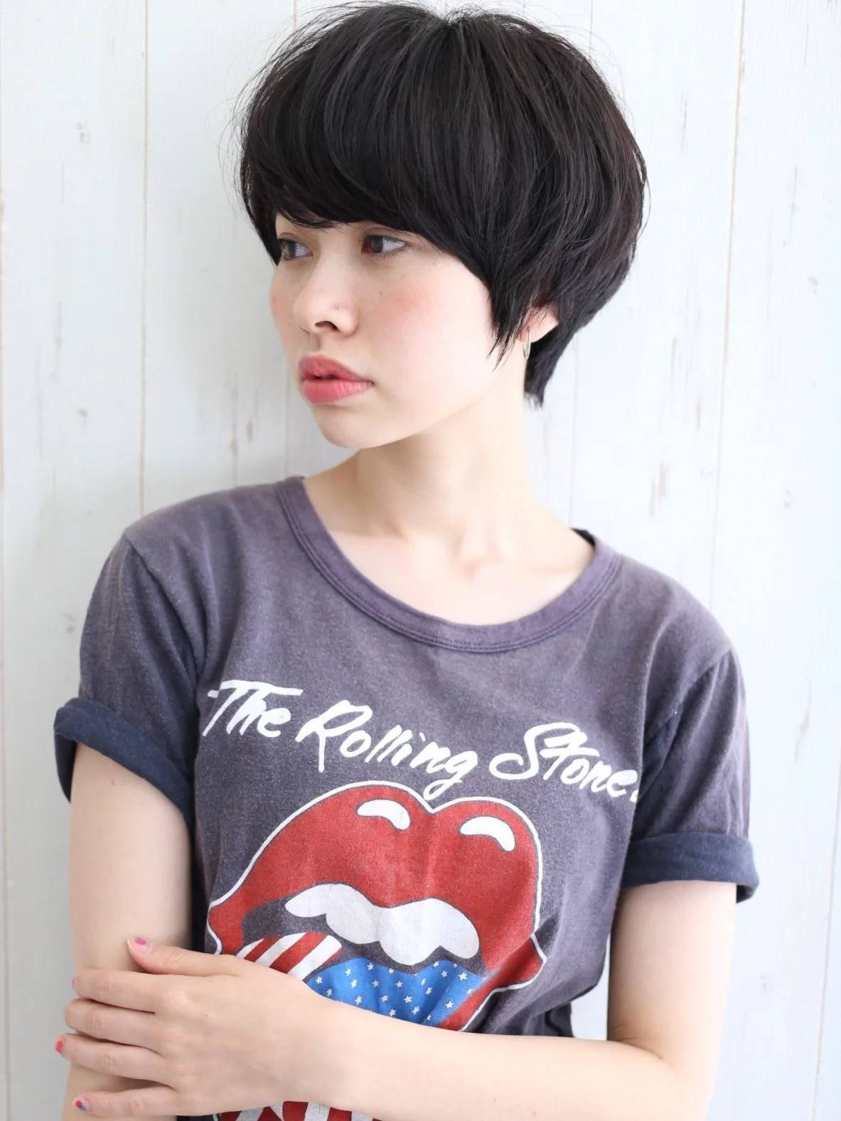 重め黒髪ショート