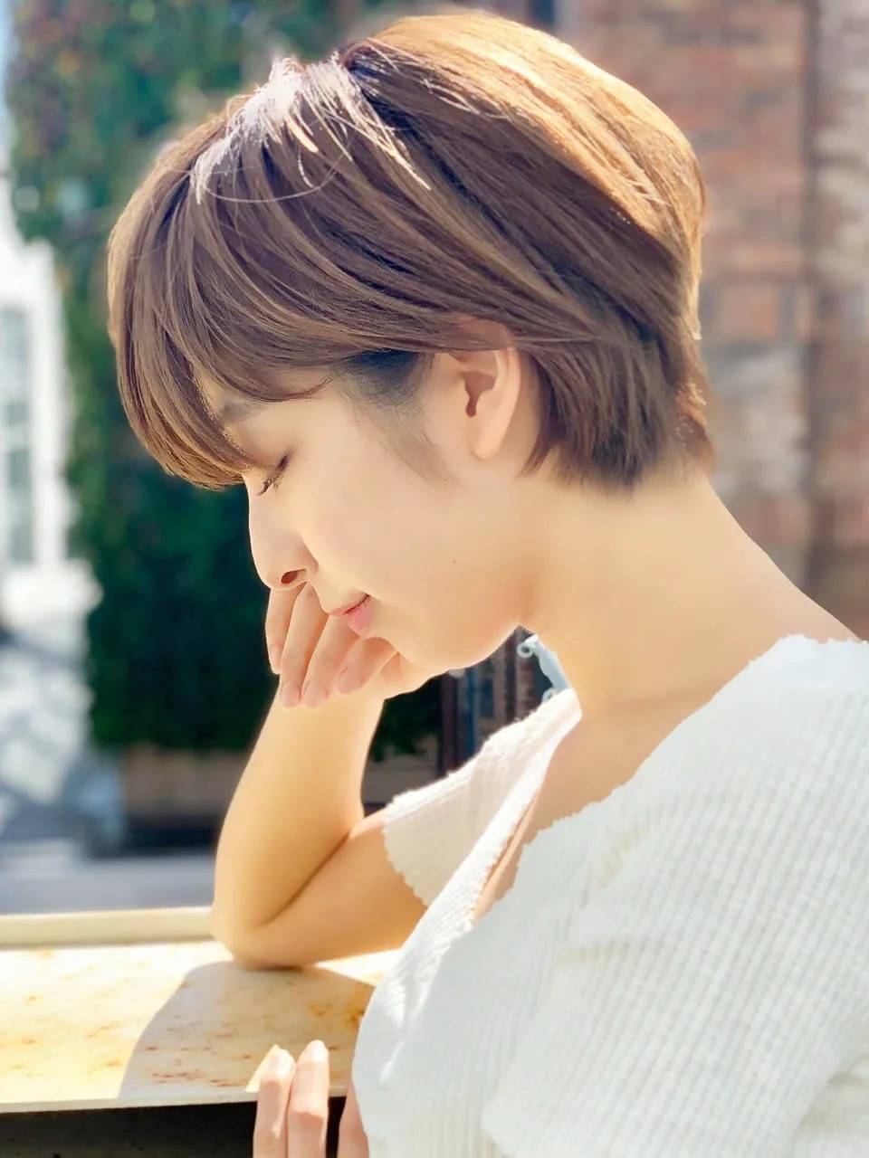 前下がりレイヤーショート