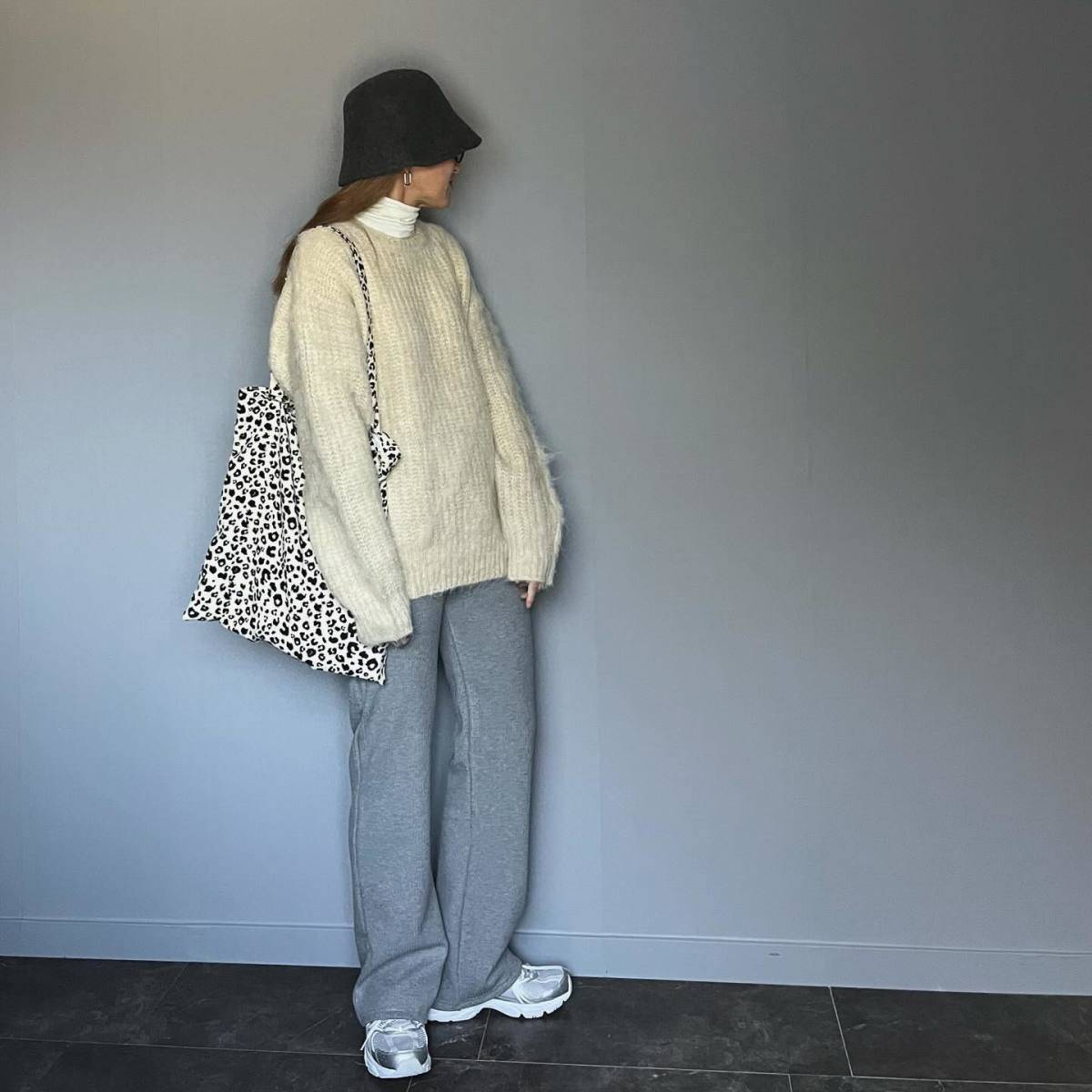 柄バッグをアクセントに♡