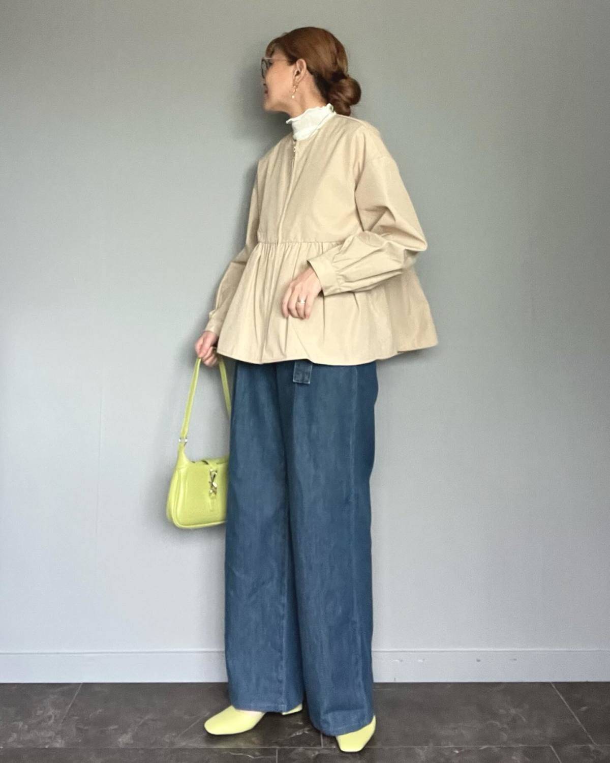 ハイネックトップス×ブラウスの重ね着が◎