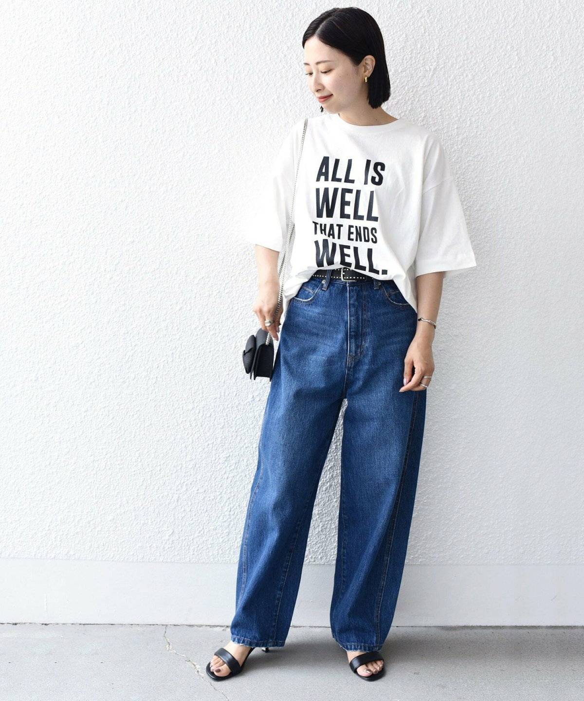 パンツコーデの女性