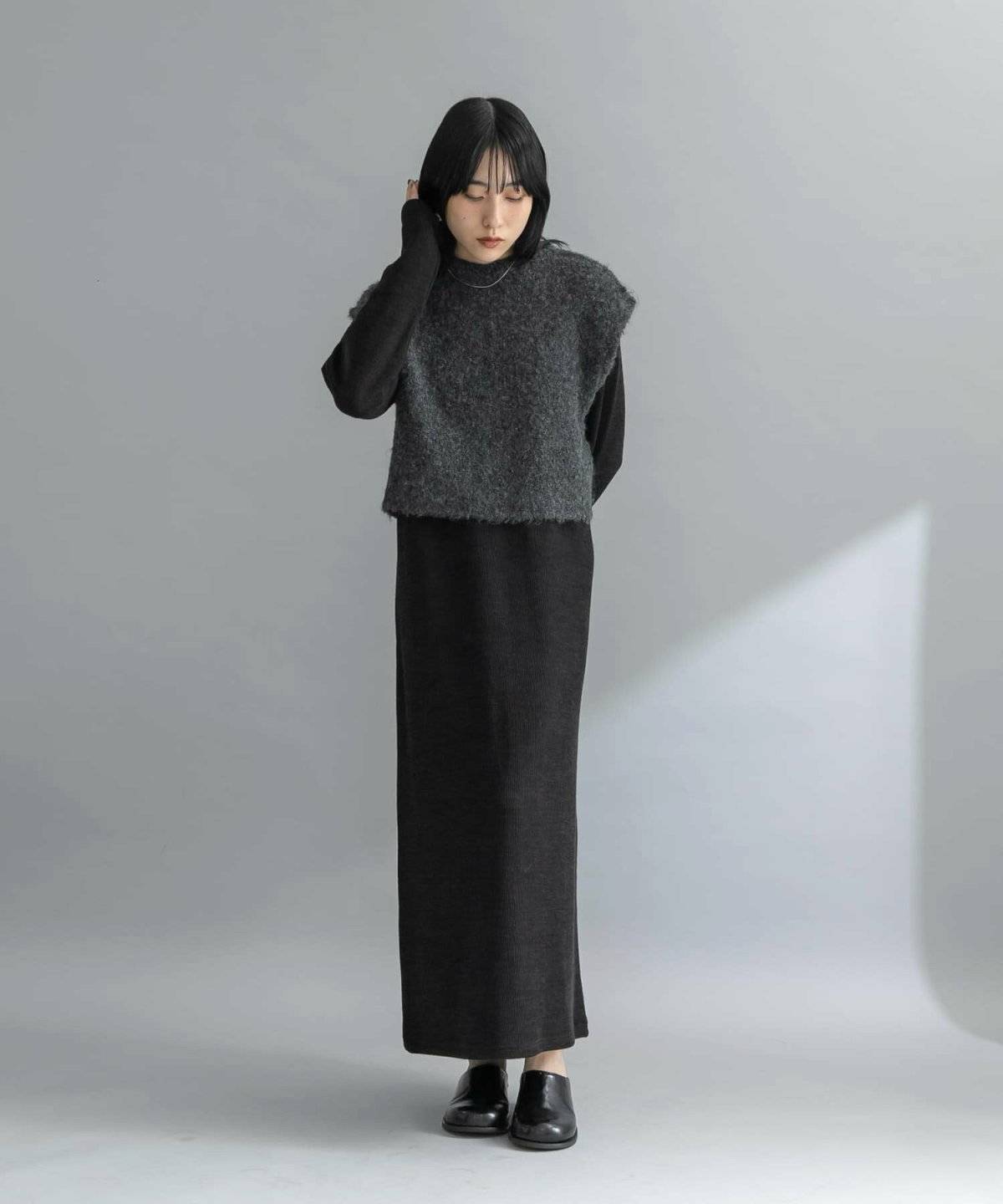 ワンピースコーデの女性