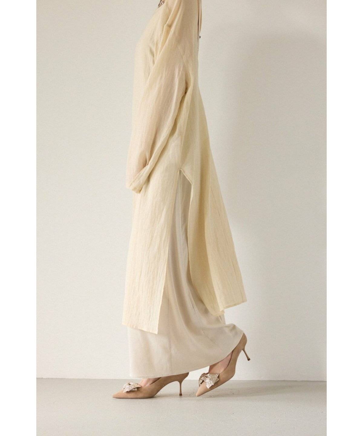 ワンピースコーデの女性