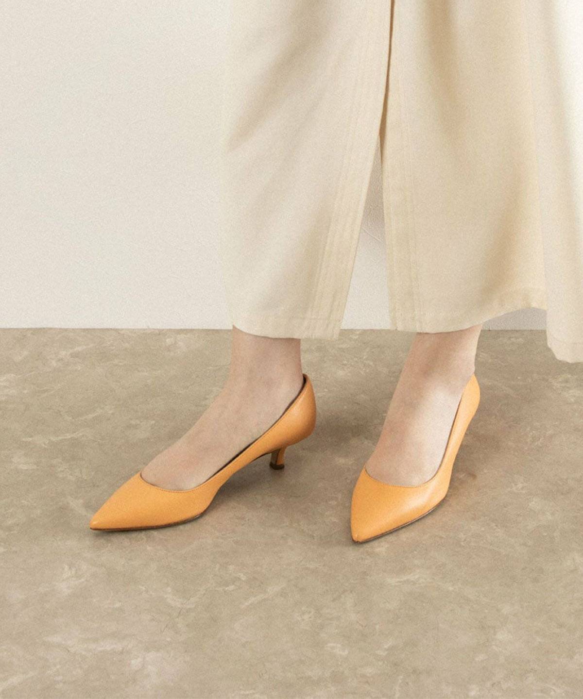 スカートコーデの女性