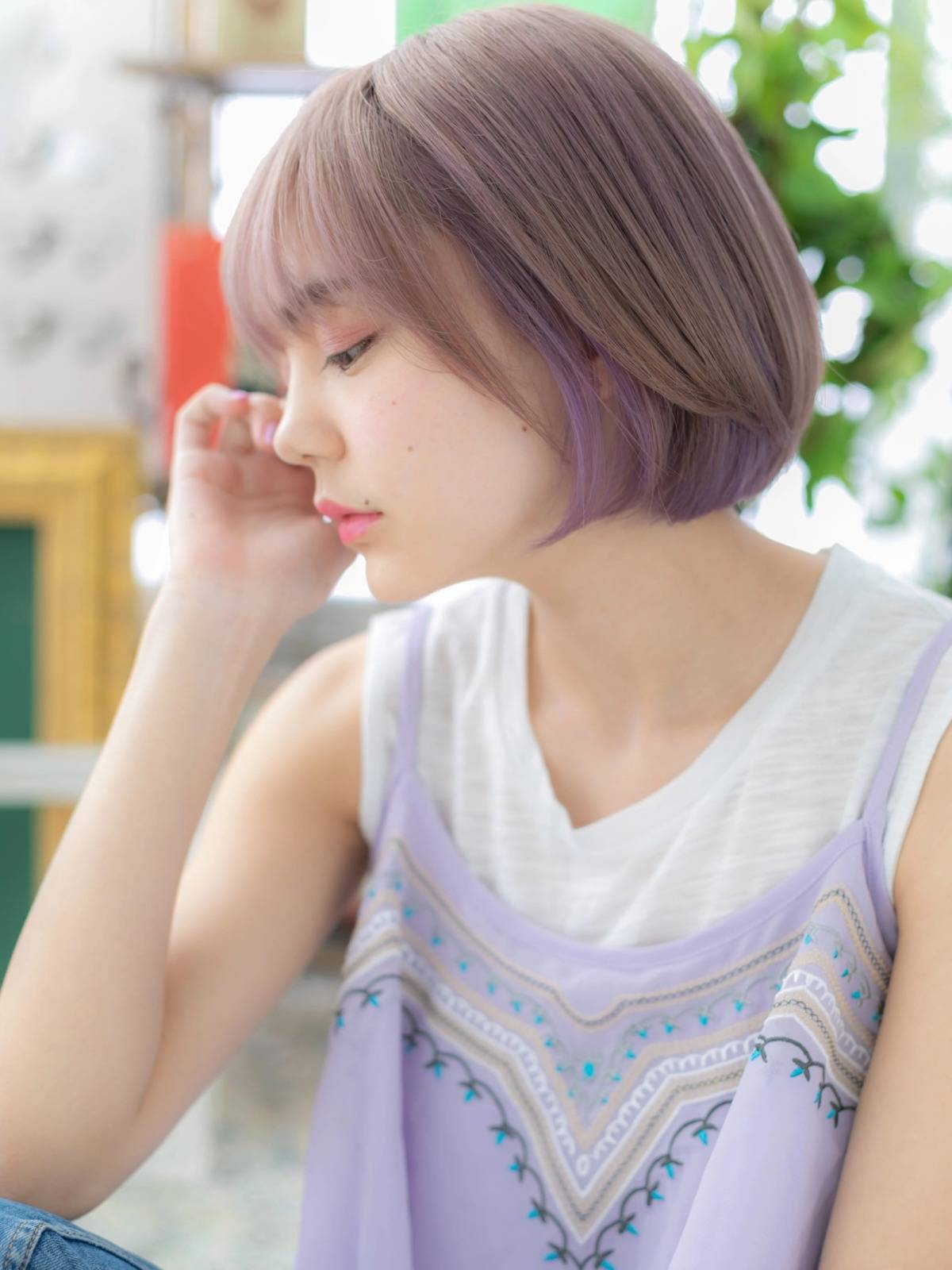 個性派カラーの丸みショート