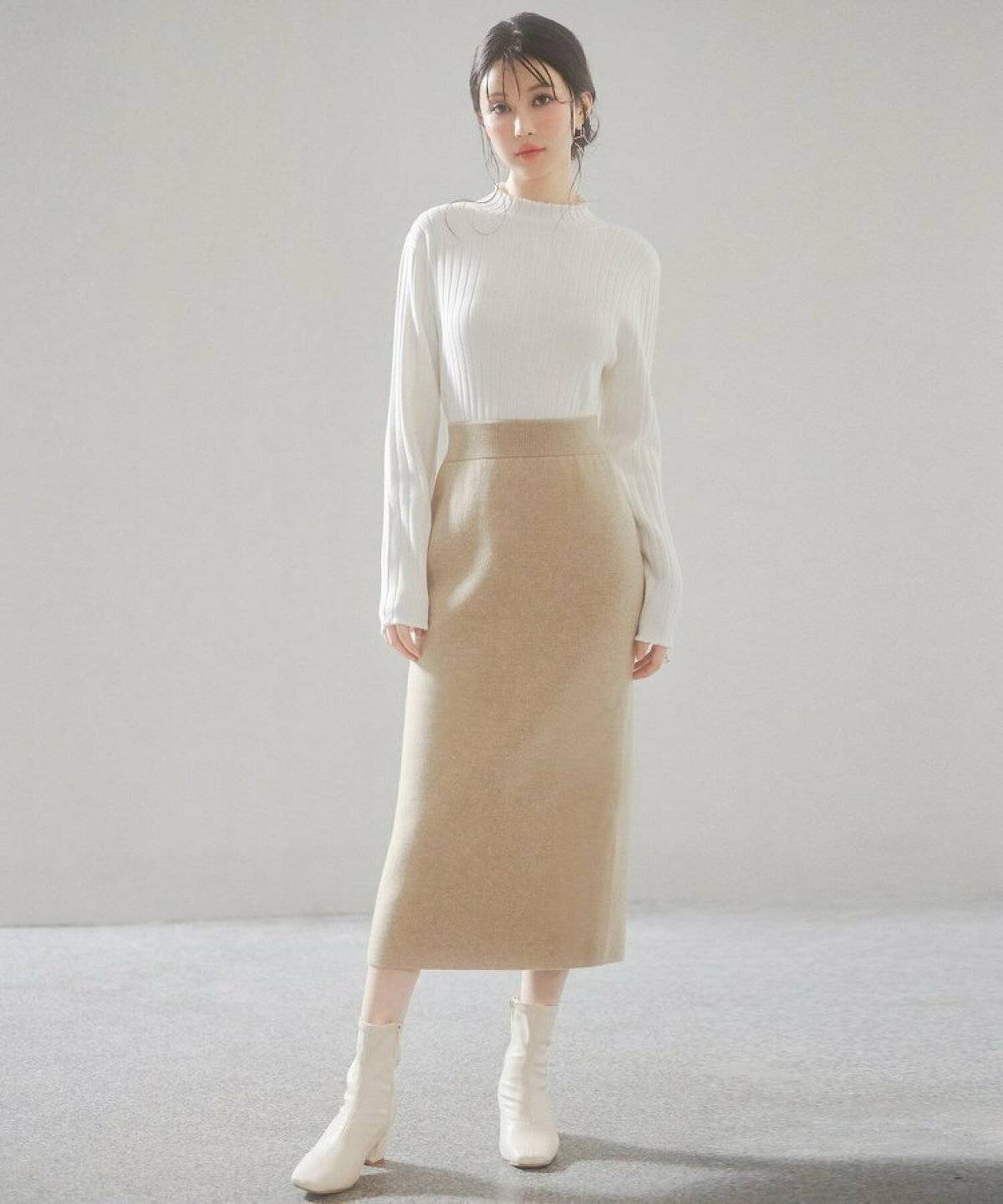スカートコーデの女性