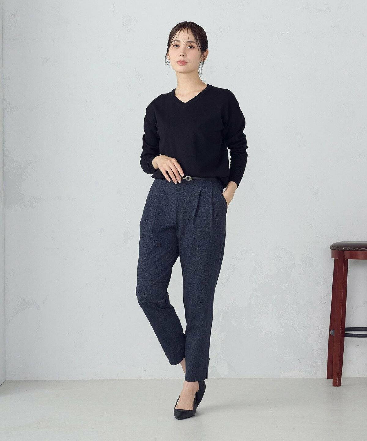 パンツコーデの女性