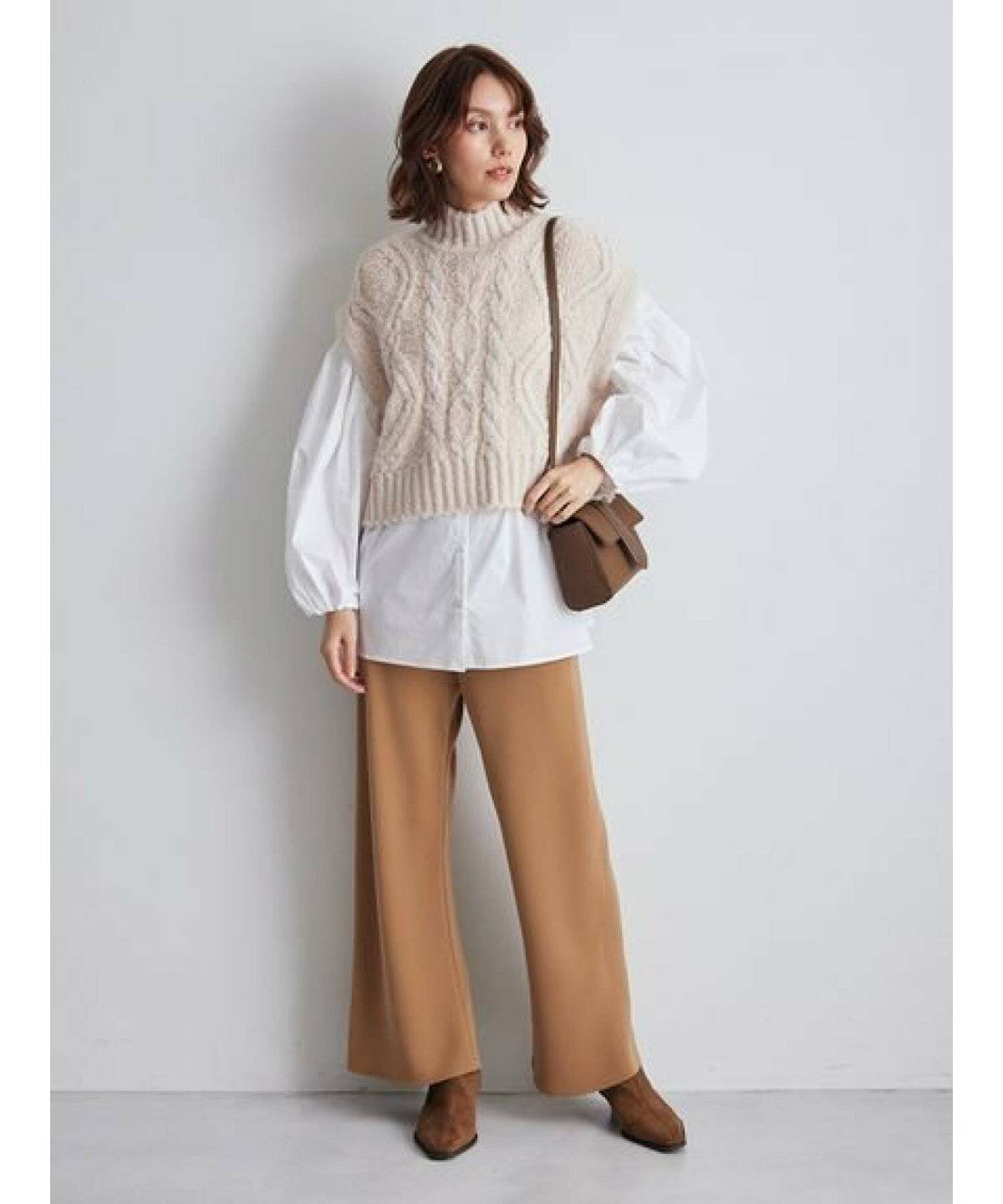 パンツコーデの女性