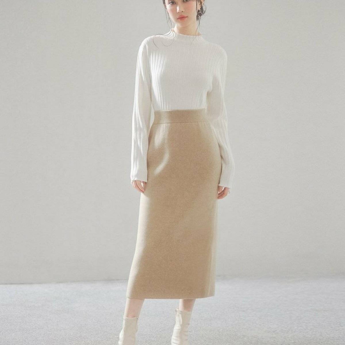 スカートコーデの女性