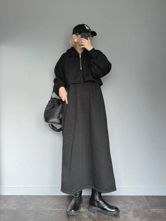 カジュアルなオールブラックコーデ