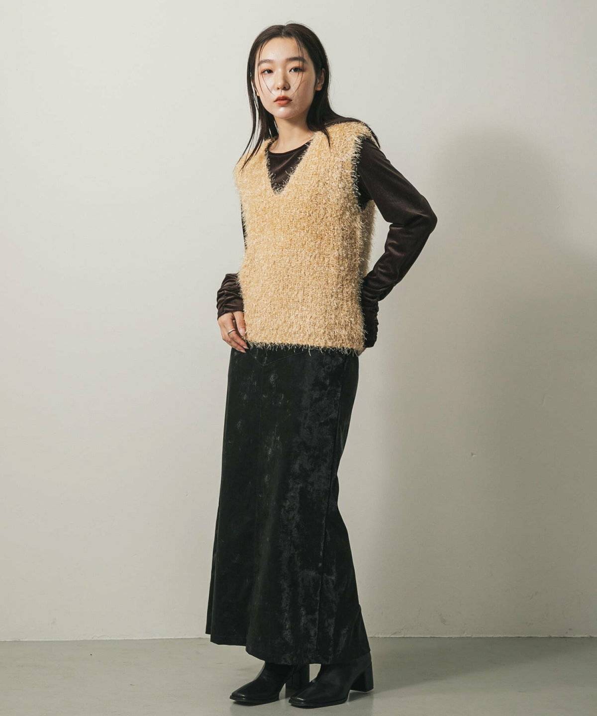 スカートコーデの女性